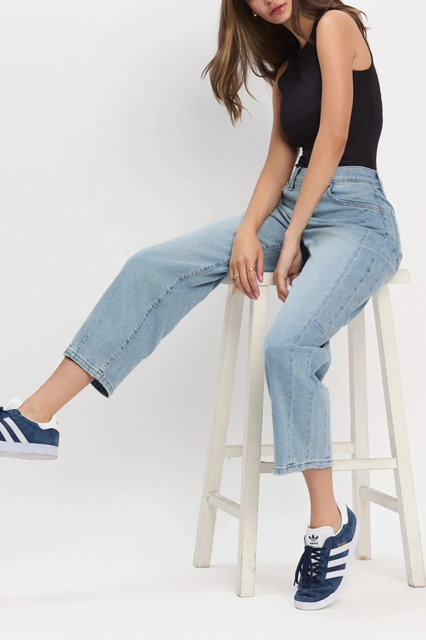 Eunina Tia Arched Leg Jeans in Skyline