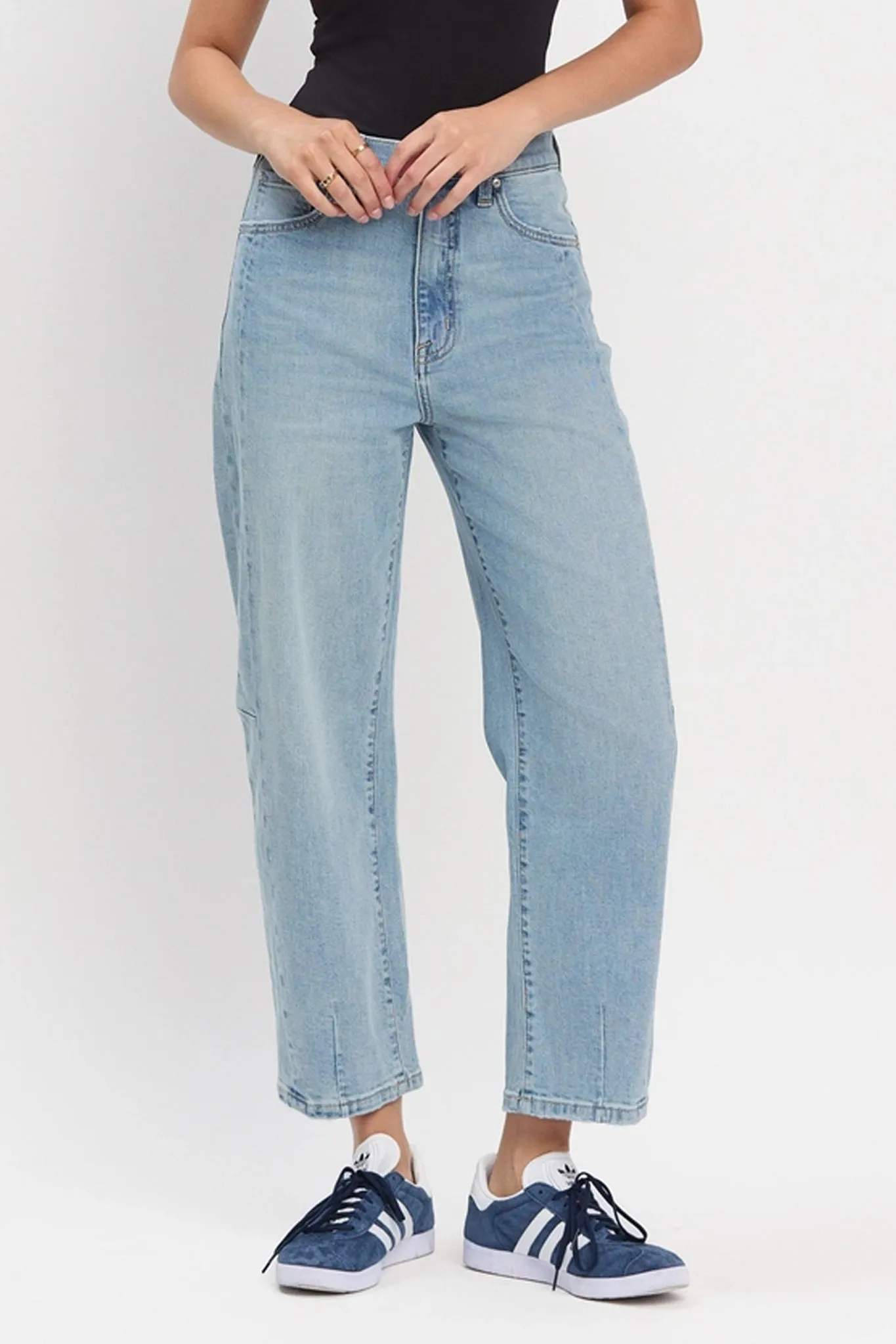 Eunina Tia Arched Leg Jeans in Skyline