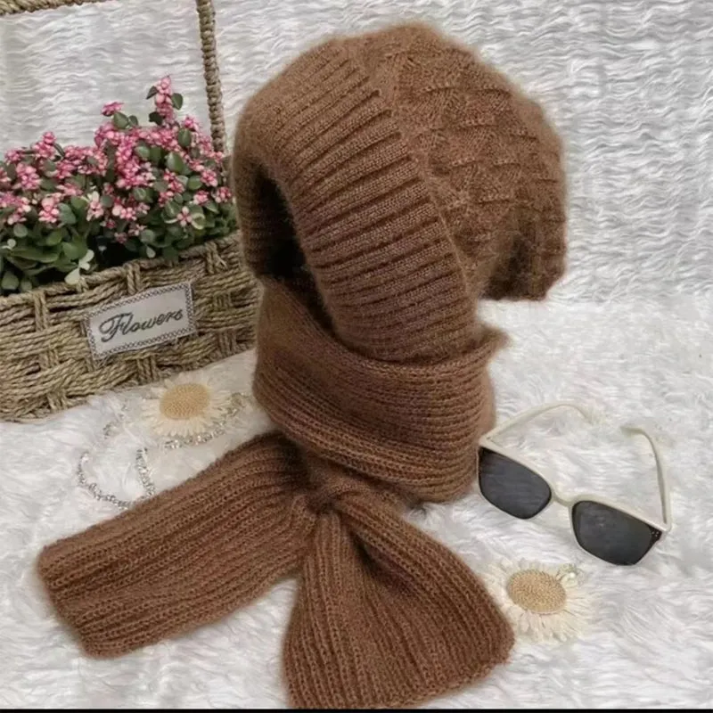 Mia | Comfortable Knitted Hat and Scarf