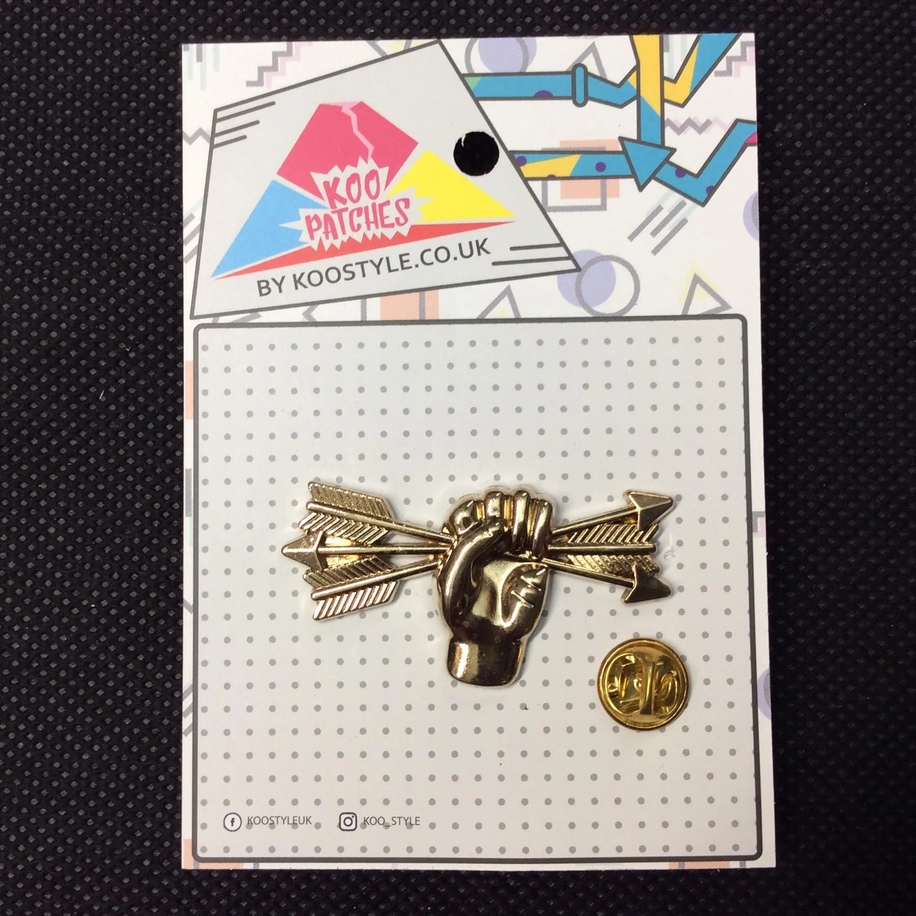 MP0001 - Gold Hand Crushing Arrow Metal Pin Badge