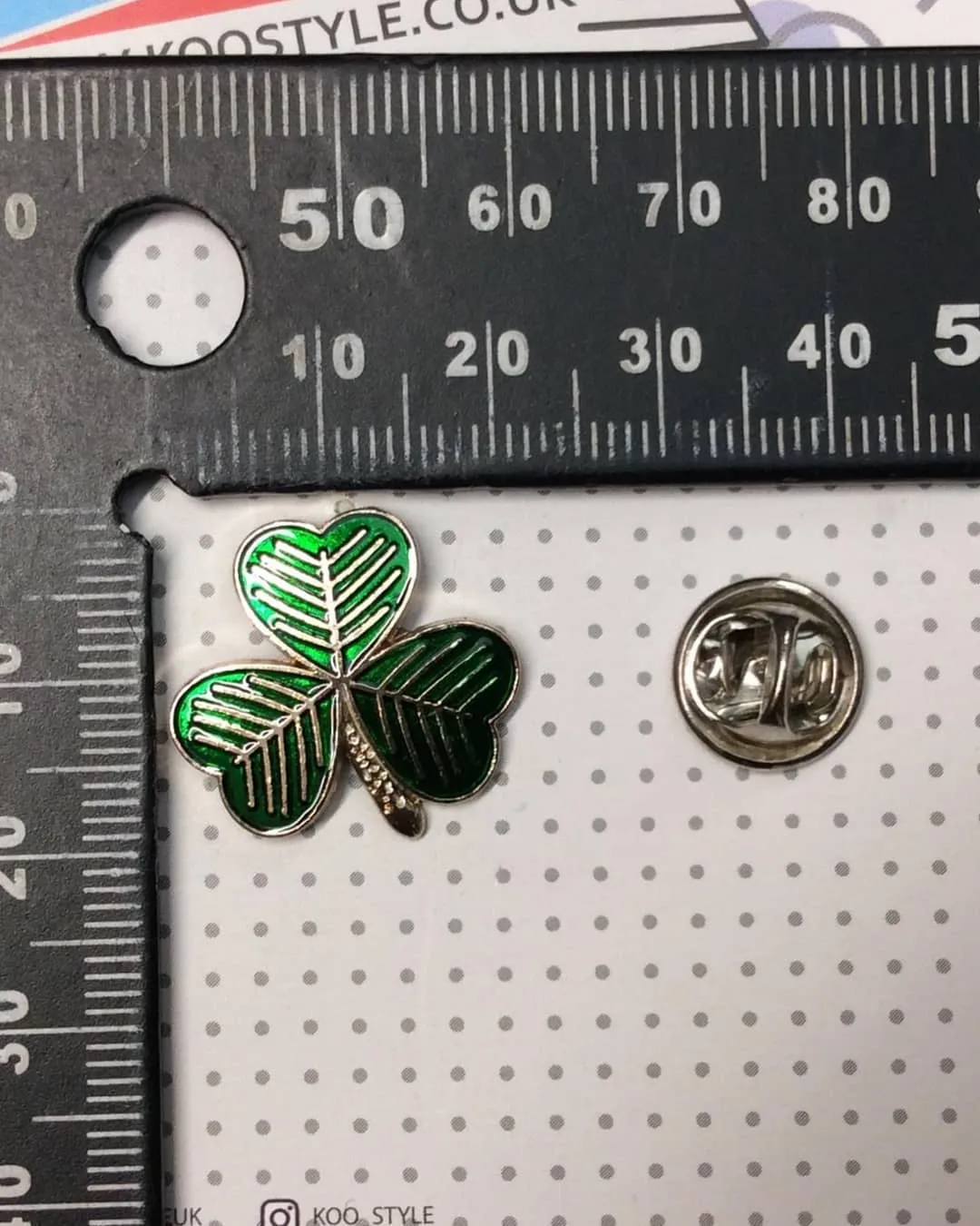 MP0196 - Lucky Green Irish Clover Flag Metal Pin Badge