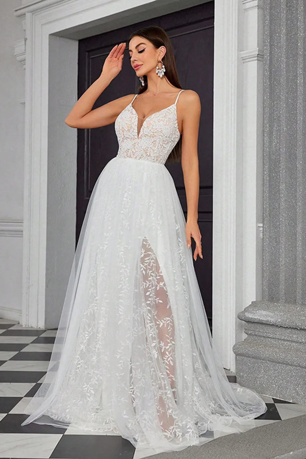 White A Line V Neck Tulle Spaghetti Straps Wedding Dress with Appliques Lace