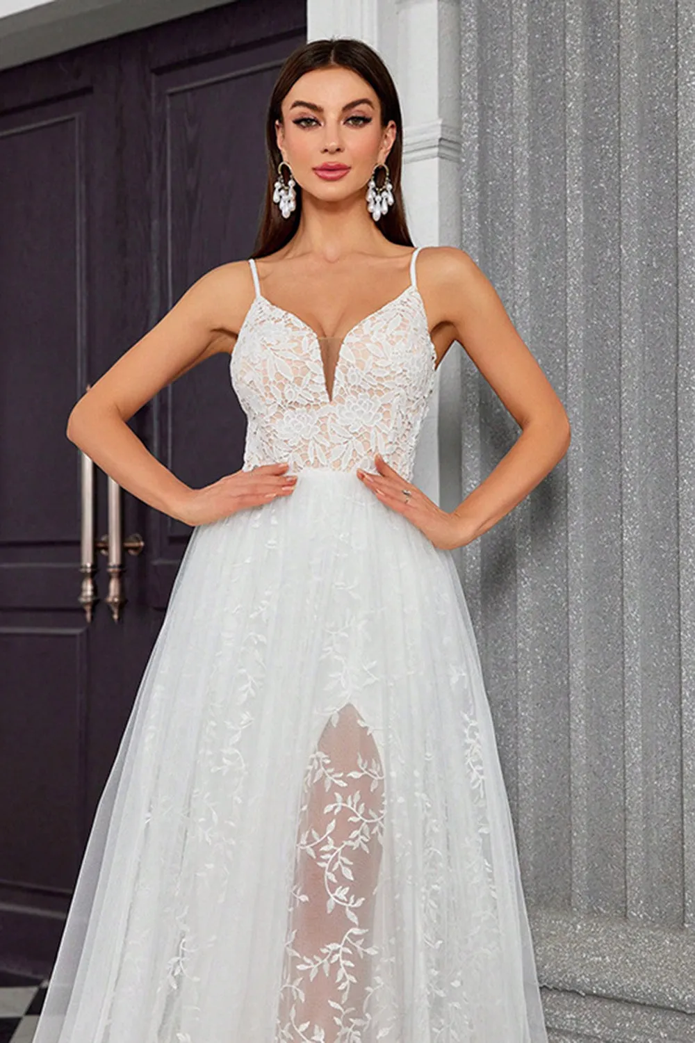 White A Line V Neck Tulle Spaghetti Straps Wedding Dress with Appliques Lace